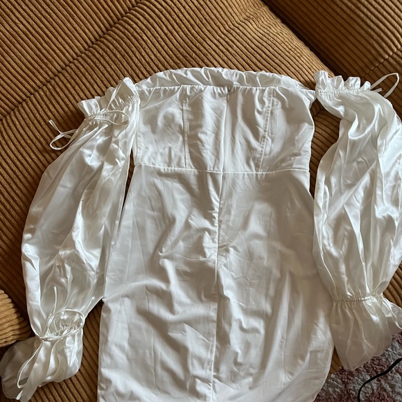 Flowy arm white dress - Picture 3 of 3